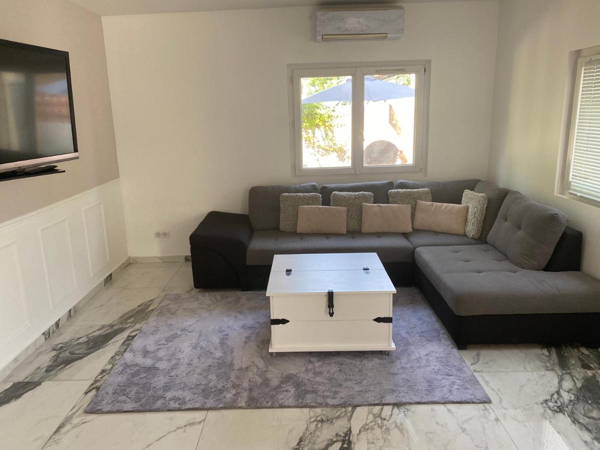 Апартаменти 3 Pieces Climatise En Rez De Jardin Avec Piscine Вільнев-Лубе Екстер'єр фото